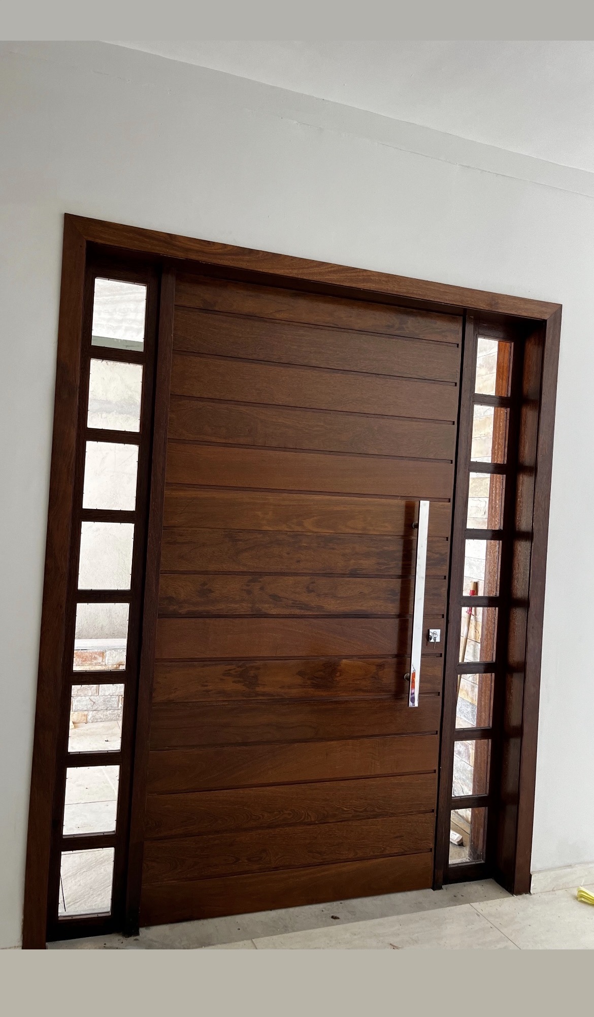 Portas maciças e pranchetas