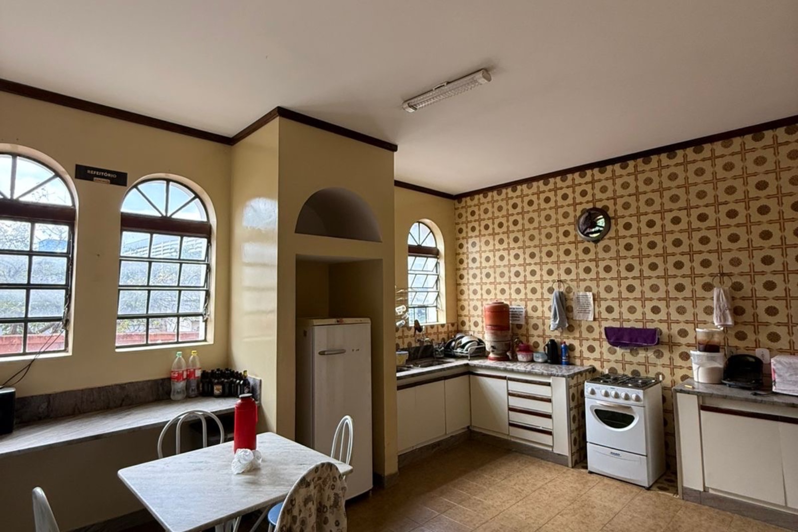 Casa confortável , a cinquenta metros do evento gastronômico, com garagem 4