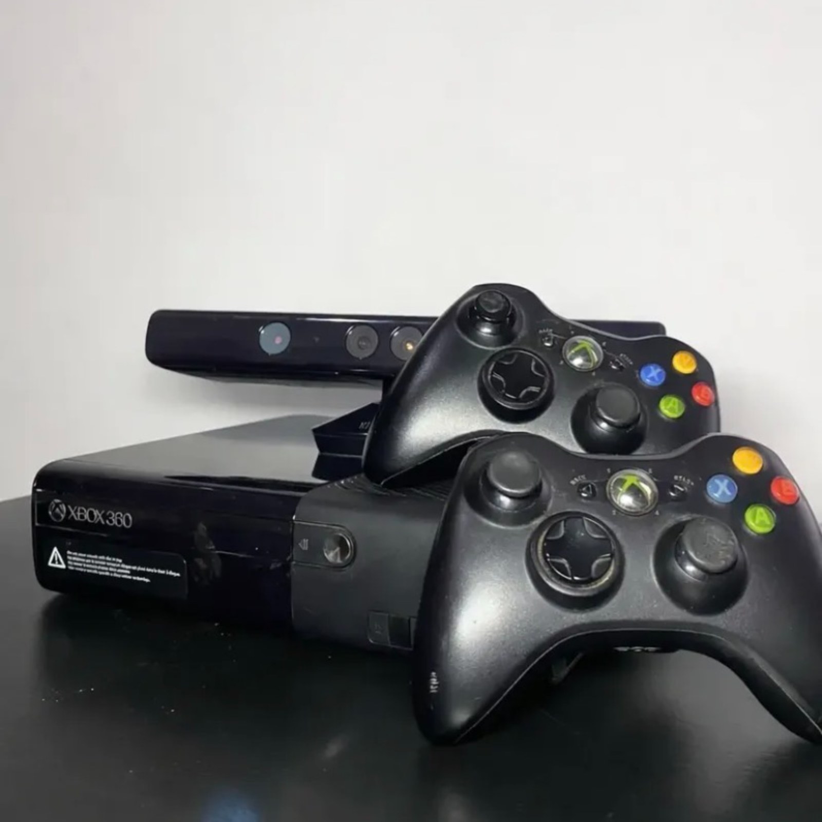 Xbox360 super Slim desbloqueado com 2 controles